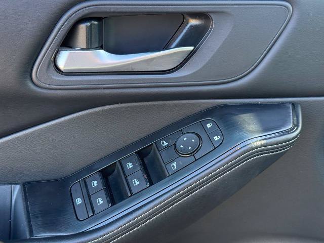 Used 2025 Nissan Rogue SV FWD image 21