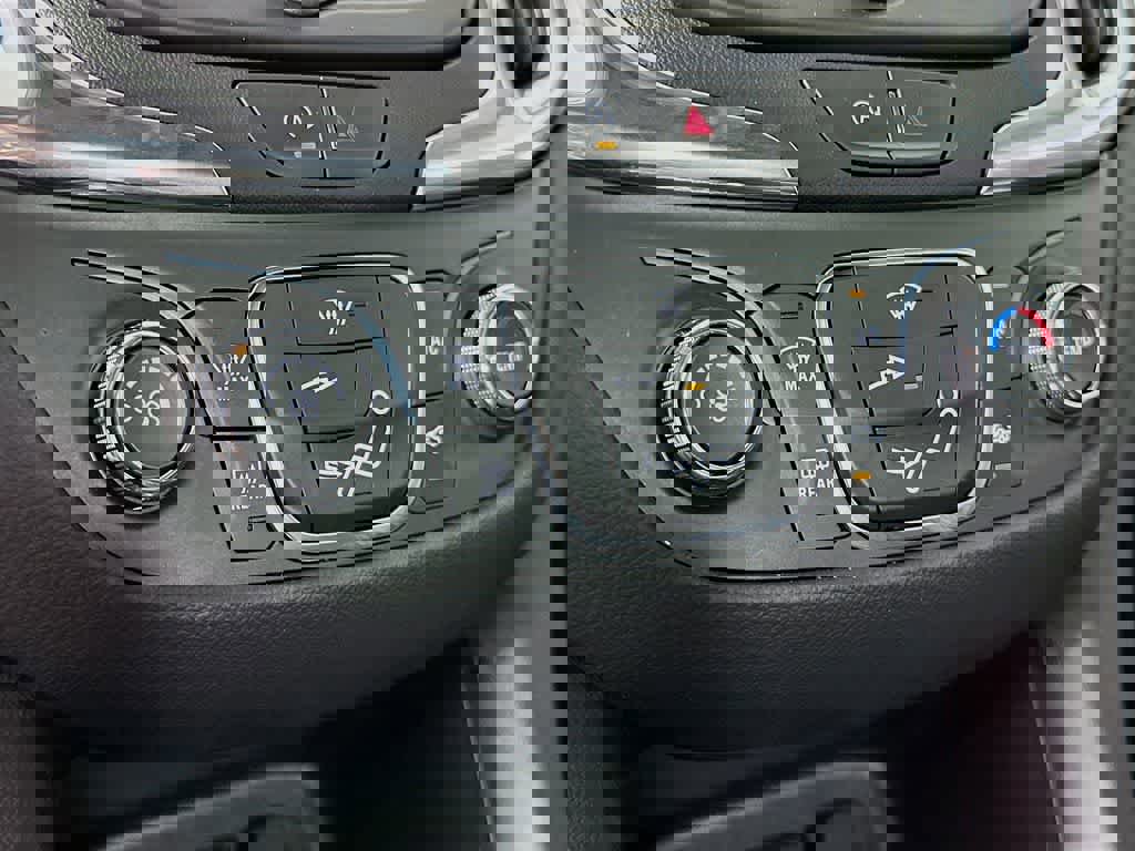 Used 2023 Chevrolet Equinox LT image 21