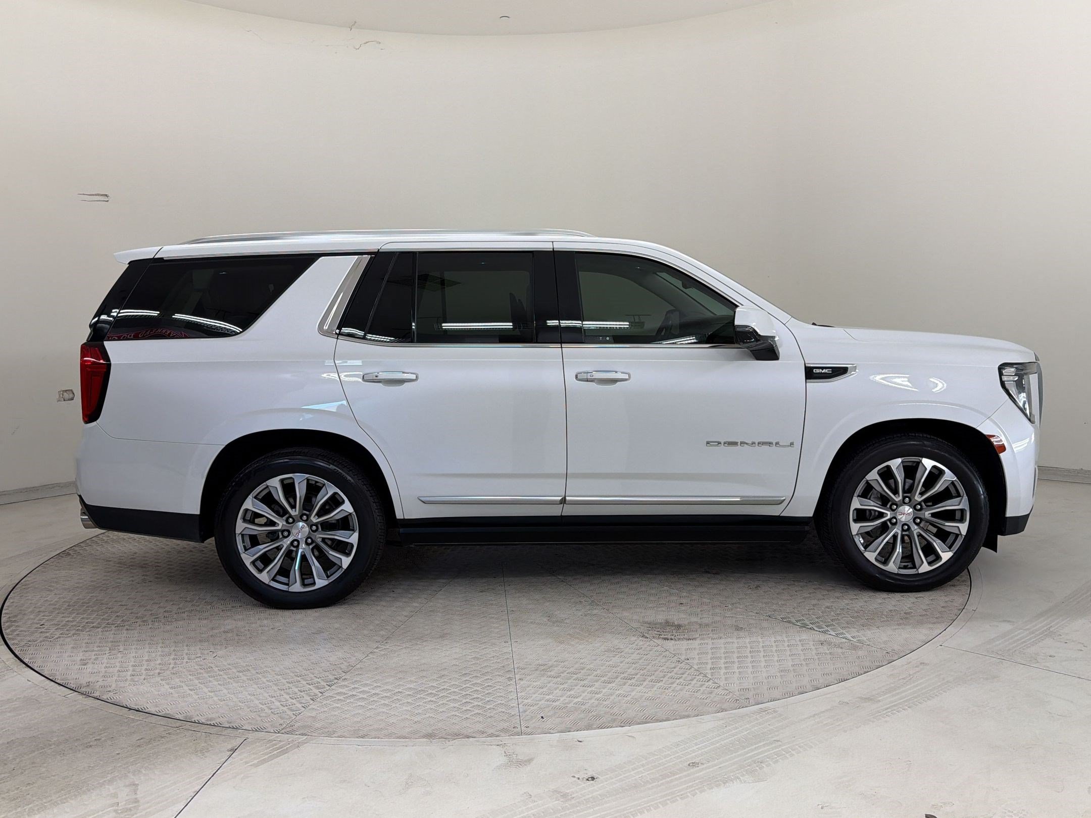 Used 2021 GMC Yukon Denali w/ Denali Ultimate Package RWD image 8