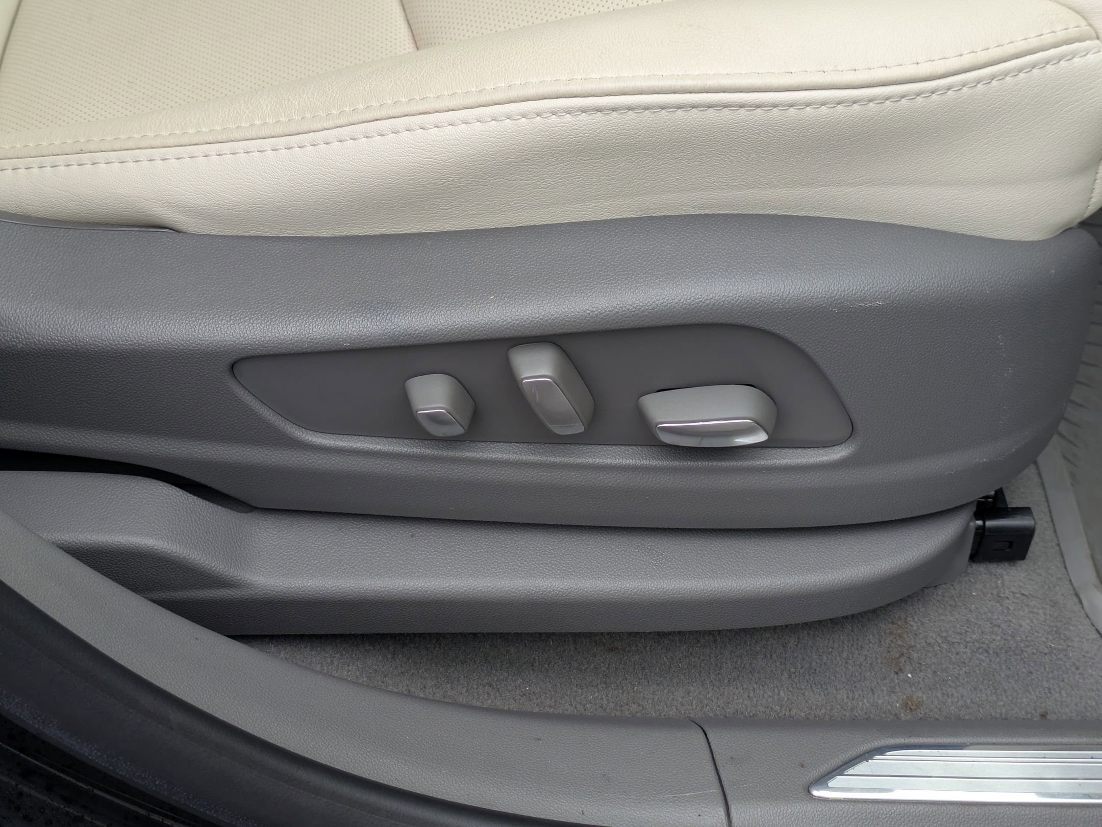 Used 2019 Cadillac XT5 Premium Luxury w/ Driver Assist Package image 41