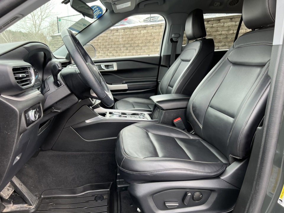 Certified 2023 Ford Explorer XLT w/ Equipment Group 202A image 9