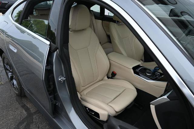 Used 2022 BMW i4 eDrive40 w/ Premium Package RWD image 26
