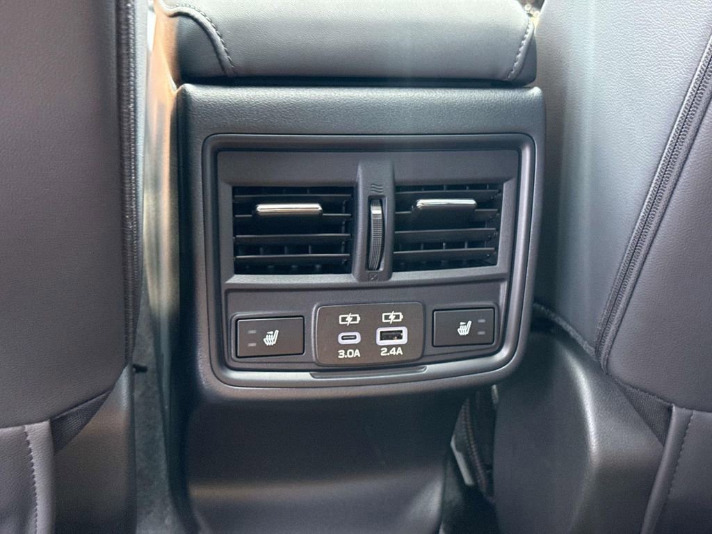 Used 2026 Subaru Outback Touring AWD/4WD image 12