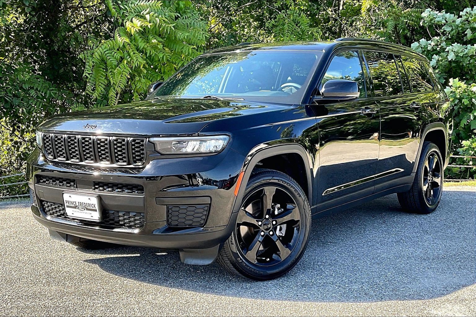 Used 2023 Jeep Grand Cherokee L Laredo AWD/4WD image 3