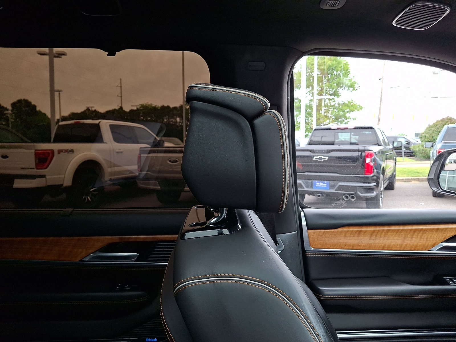 Used 2022 Jeep Grand Wagoneer Series III w/ Flexible Seating Group AWD/4WD image 13