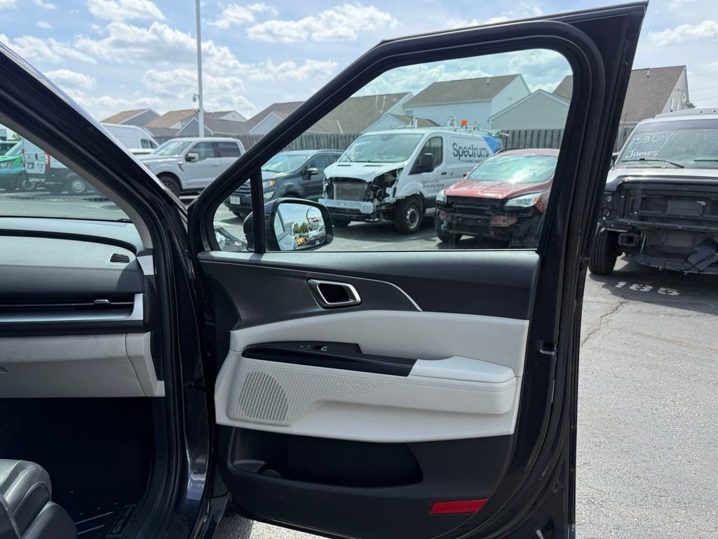 Used 2024 Kia Carnival LX FWD image 59