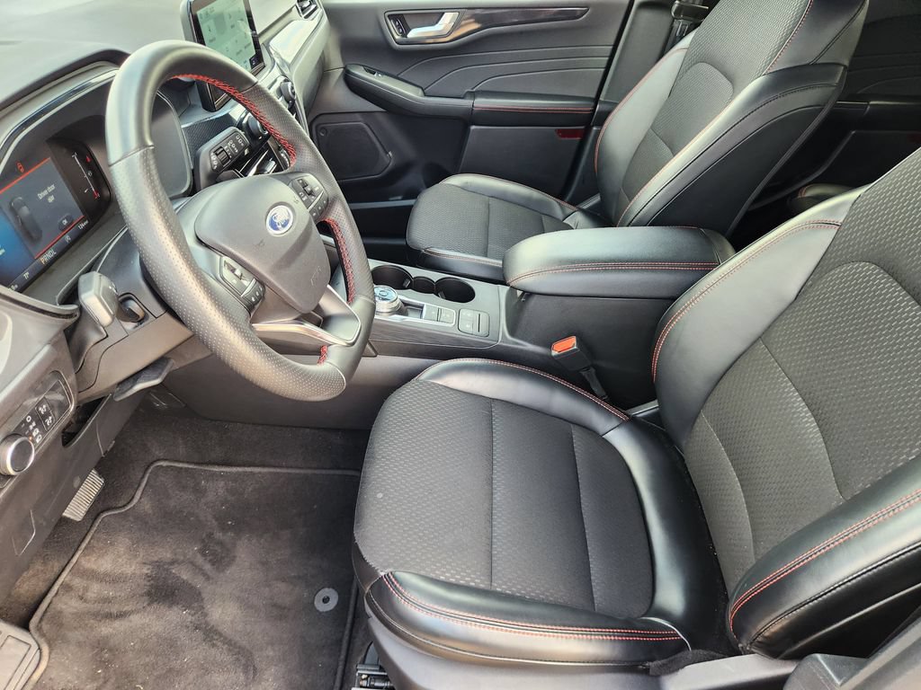 Certified 2025 Ford Escape ST-Line FWD image 12