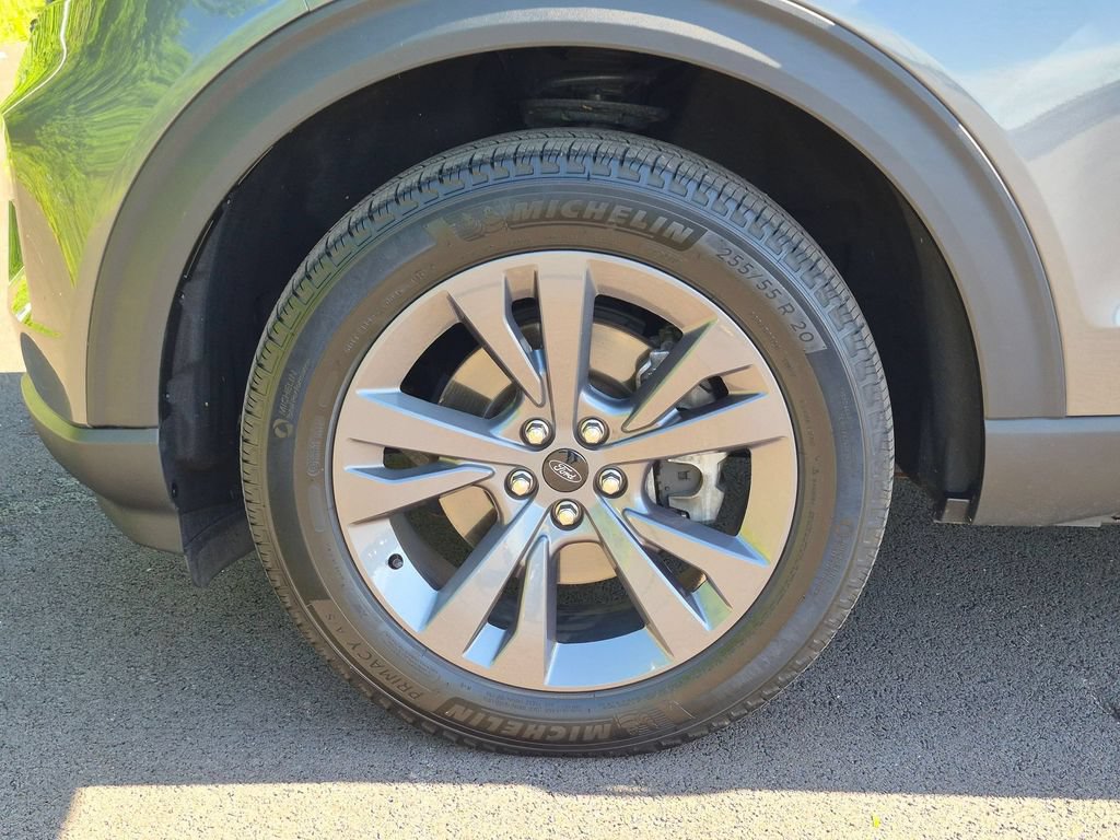 Certified 2023 Ford Explorer XLT w/ Equipment Group 202A AWD/4WD image 24