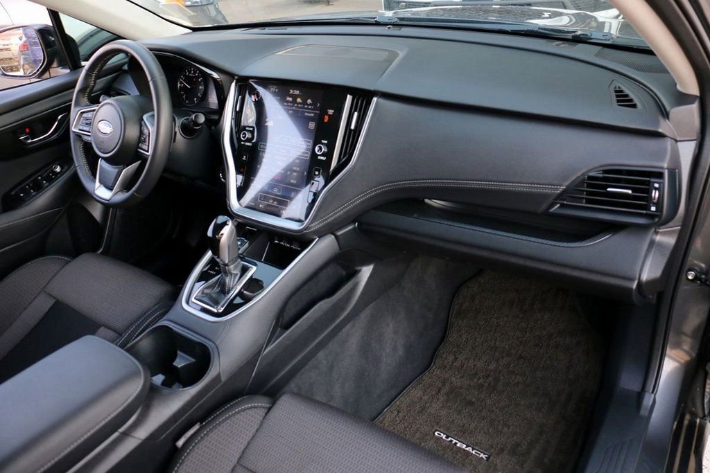 Used 2025 Subaru Outback Premium image 30
