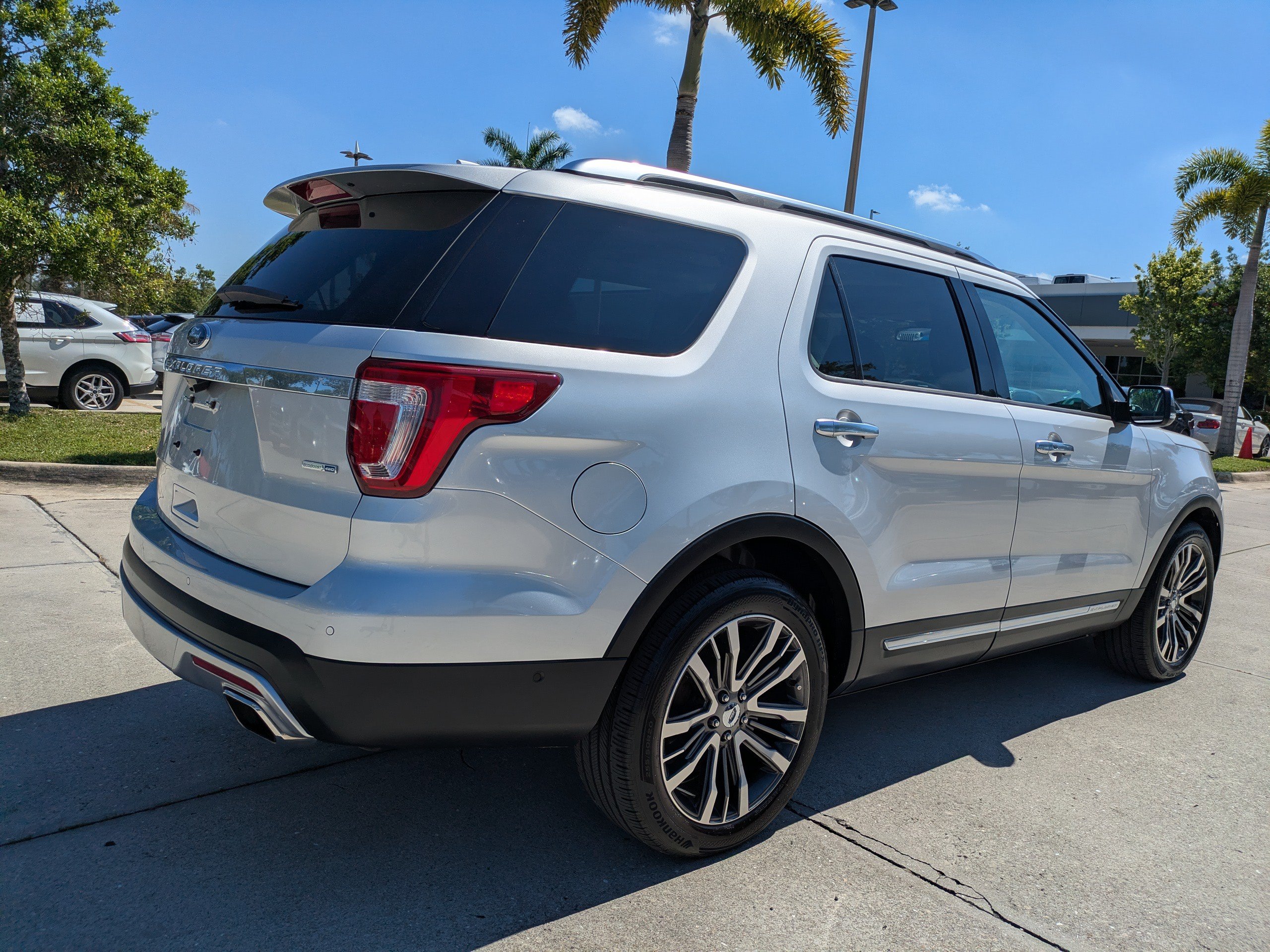 Certified 2017 Ford Explorer Platinum AWD/4WD image 4