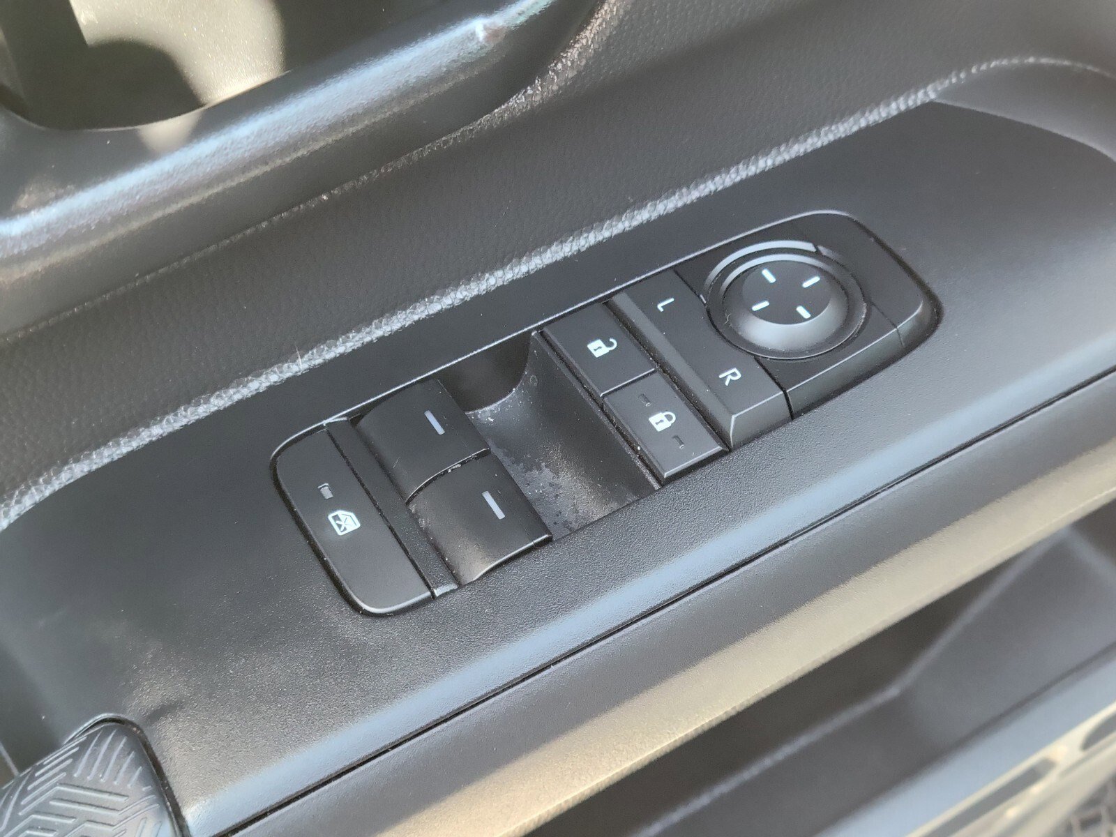 Used 2024 Toyota Tacoma SR image 15