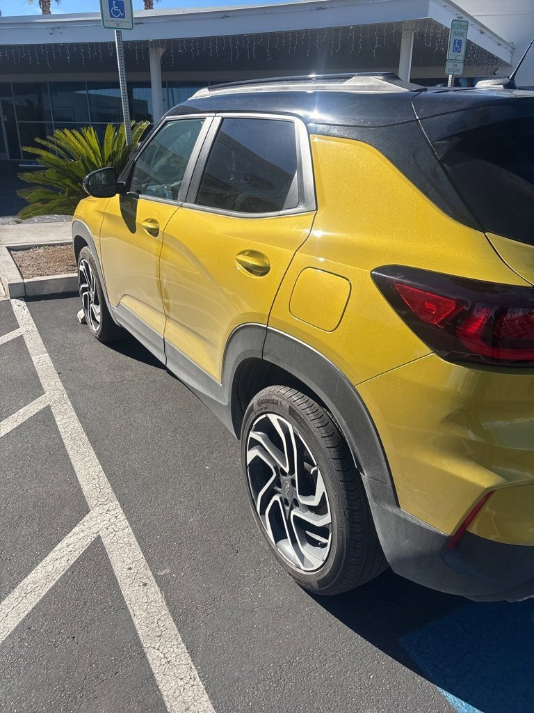 Used 2025 Chevrolet TrailBlazer RS w/ Driver Confidence Package image 2