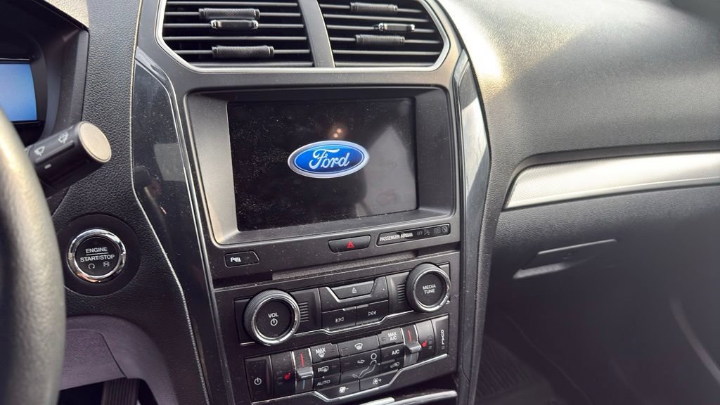 Certified 2018 Ford Explorer XLT w/ Equipment Group 202A AWD/4WD image 13