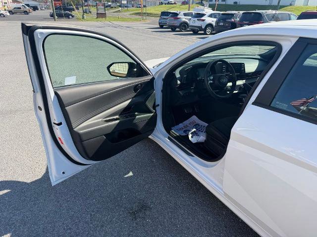 Used 2025 Hyundai Elantra Sport FWD image 10