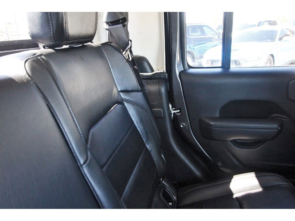 Used 2022 Jeep Gladiator Sport image 15