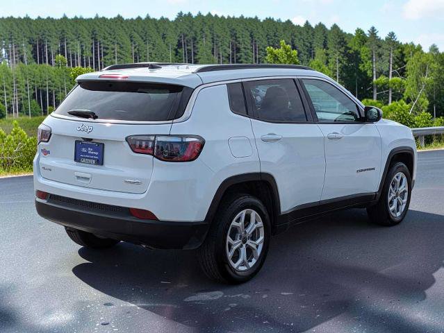 Used 2025 Jeep Compass Latitude AWD/4WD image 6