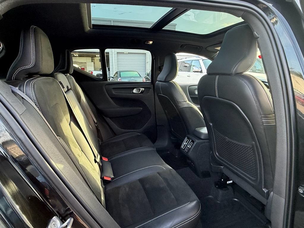 Used 2021 Volvo XC40 T5 R-Design AWD/4WD image 18