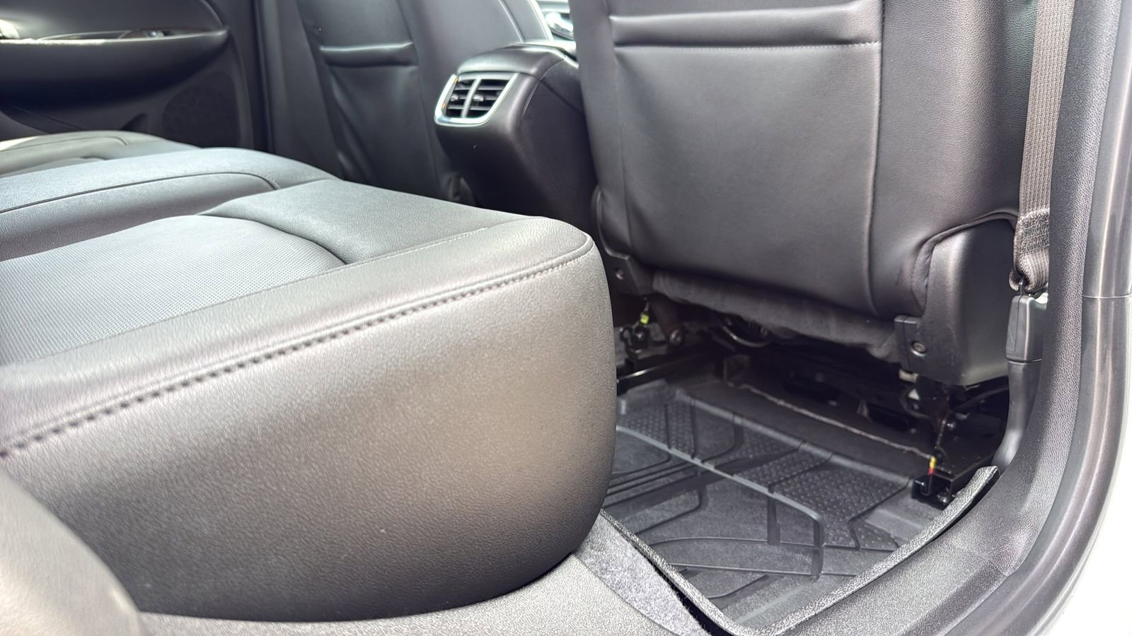Used 2023 Chevrolet Malibu LT w/ LPO, Floor Liner Package FWD image 26