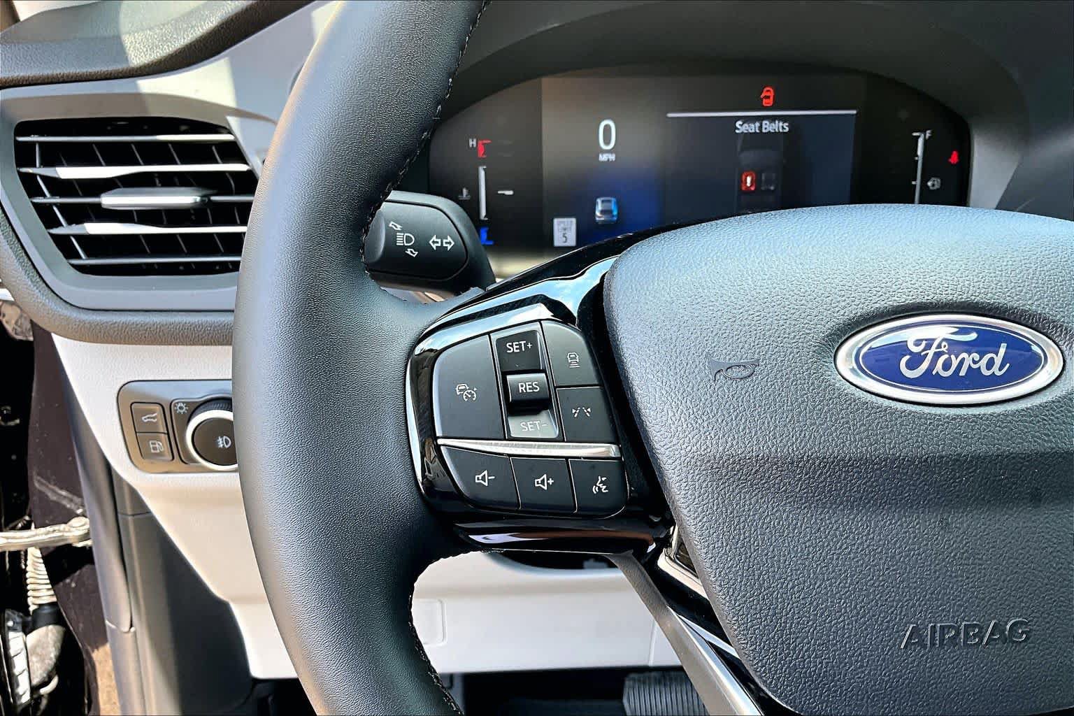 Certified 2025 Ford Escape SE FWD image 47