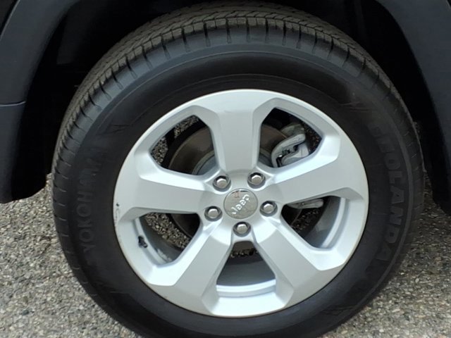 Used 2020 Jeep Compass Latitude w/ Cold Weather Group FWD image 18