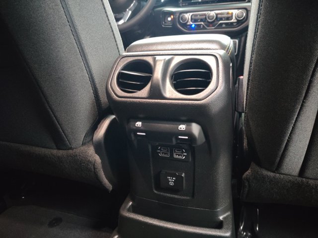 Used 2024 Jeep Wrangler Unlimited Sahara AWD/4WD image 31
