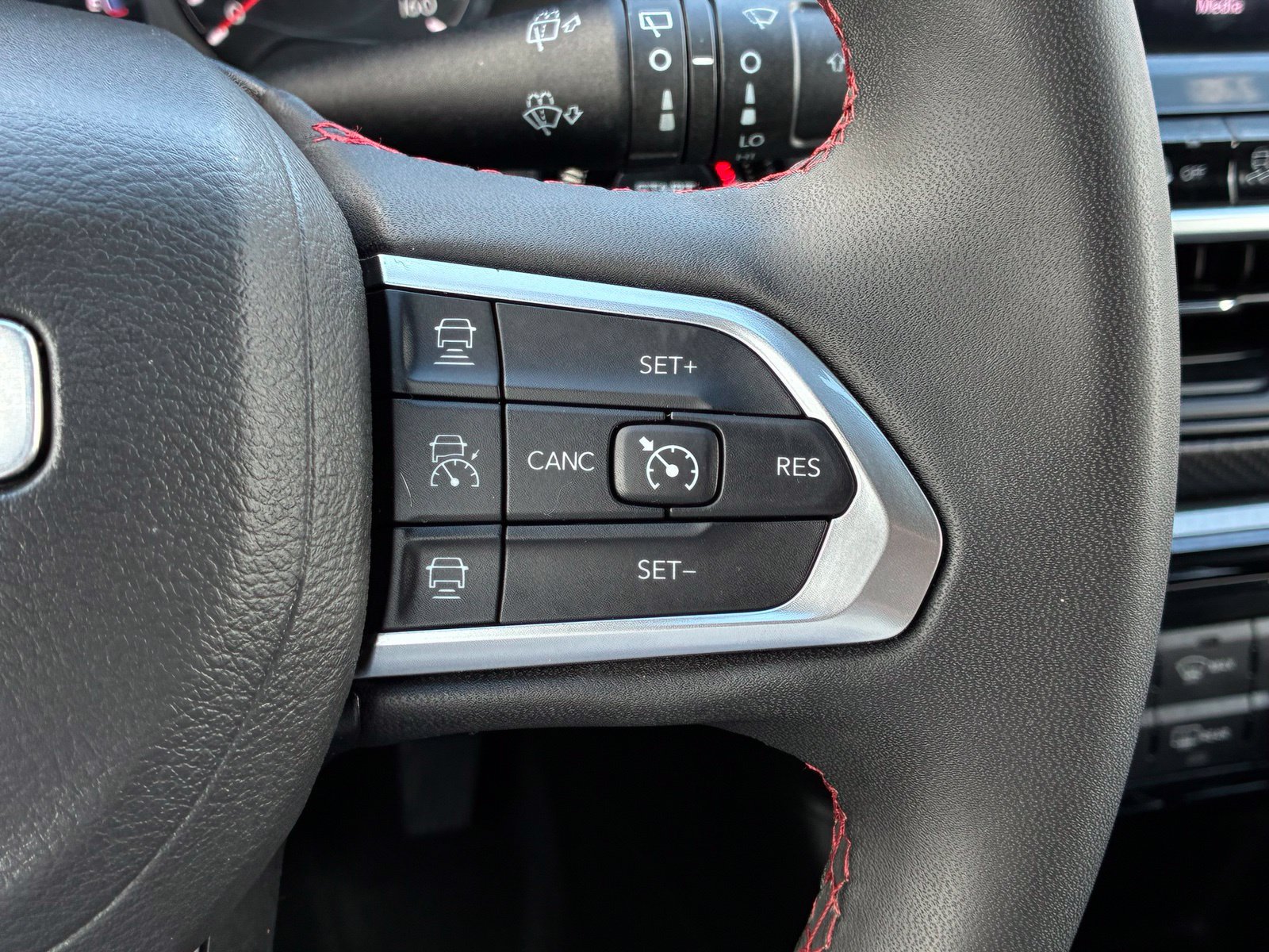 Used 2025 Jeep Compass Trailhawk AWD/4WD image 24
