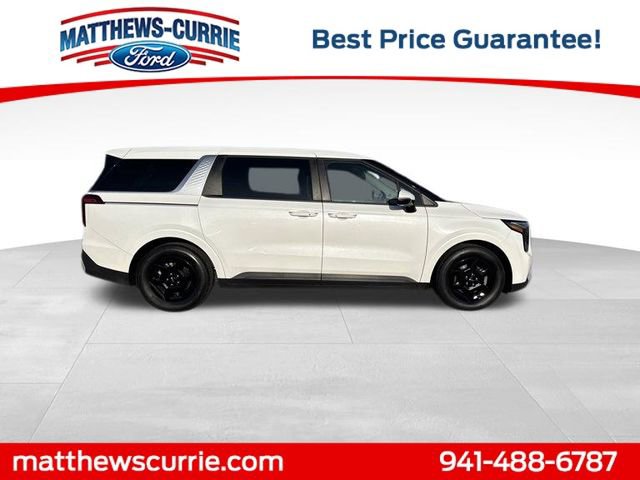 Used 2025 Kia Carnival FWD image 3