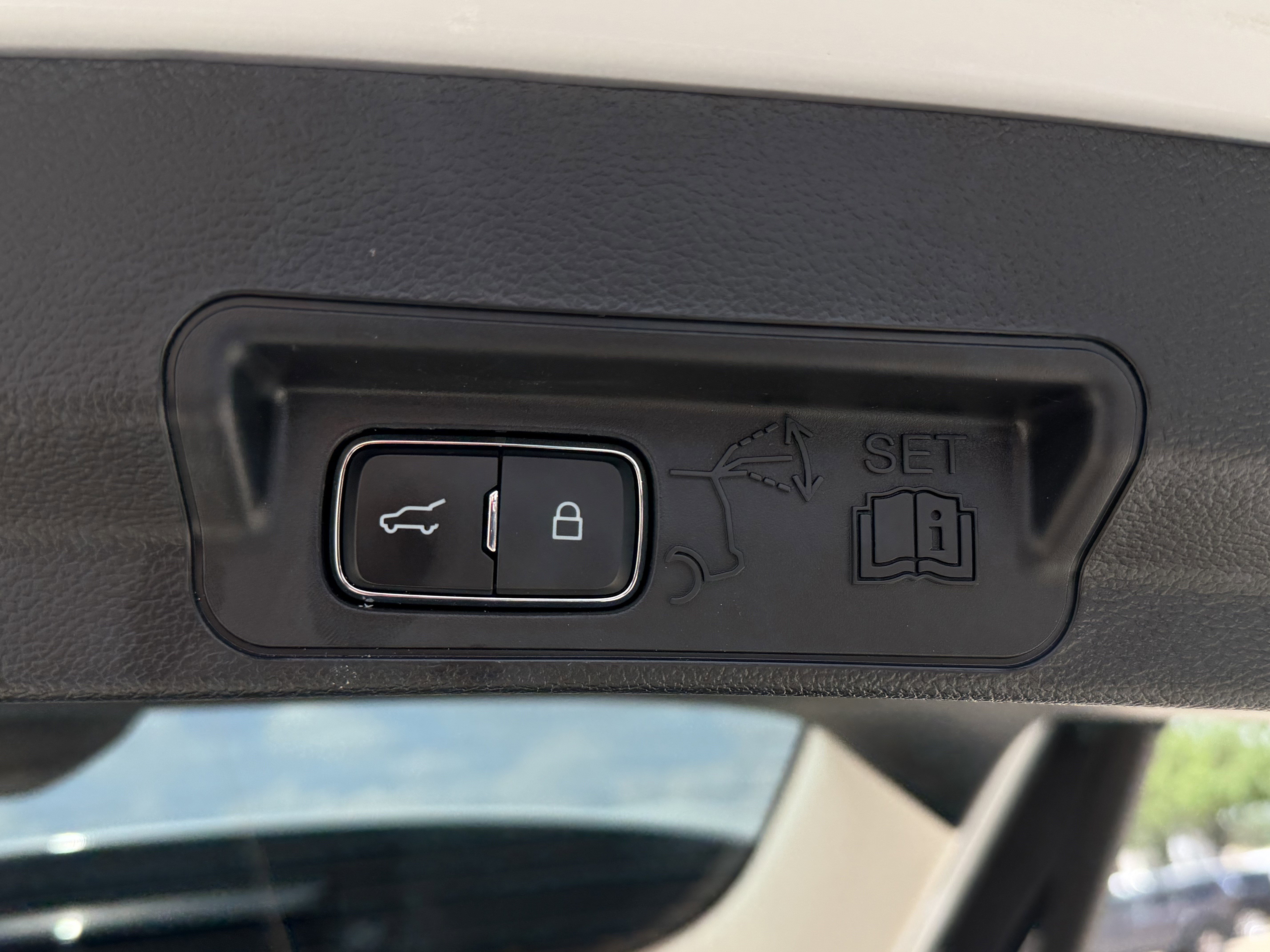 Certified 2025 Ford Explorer Active RWD image 9