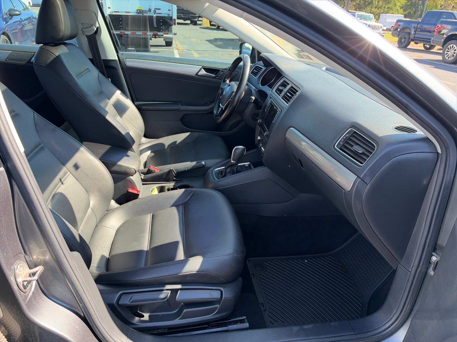 Used 2018 Volkswagen Jetta SE FWD image 15