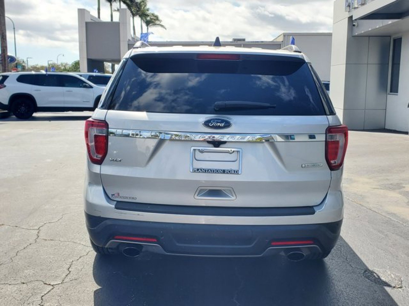 Certified 2018 Ford Explorer XLT FWD image 6
