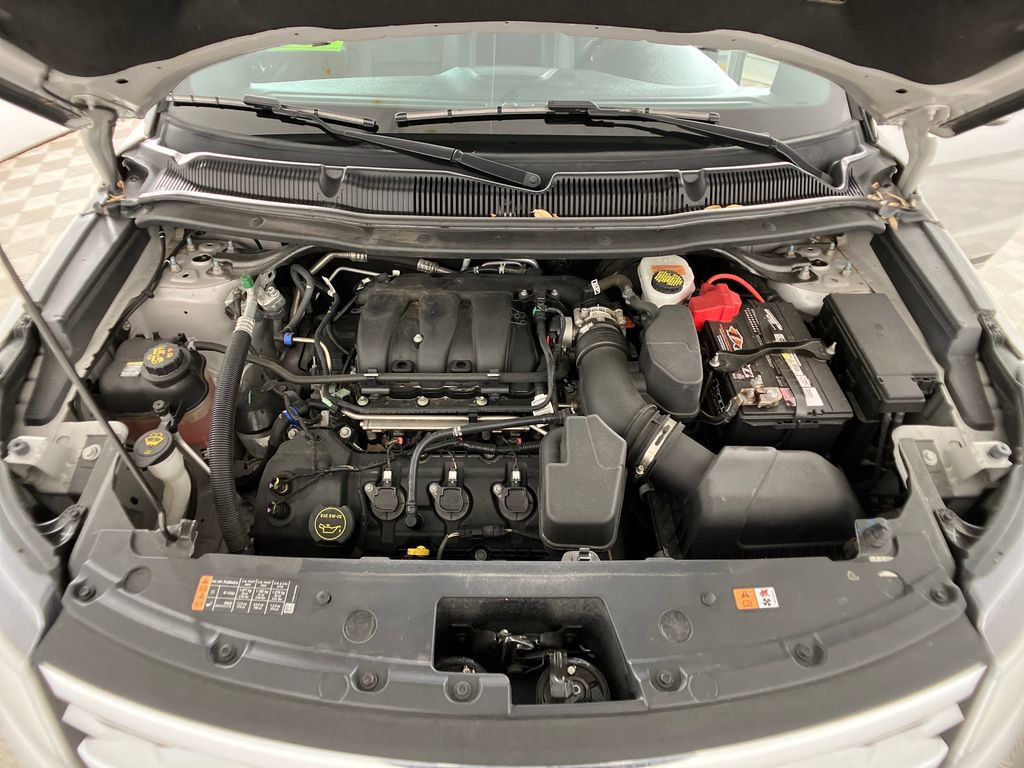 Certified 2018 Ford Explorer XLT w/ Equipment Group 202A image 32