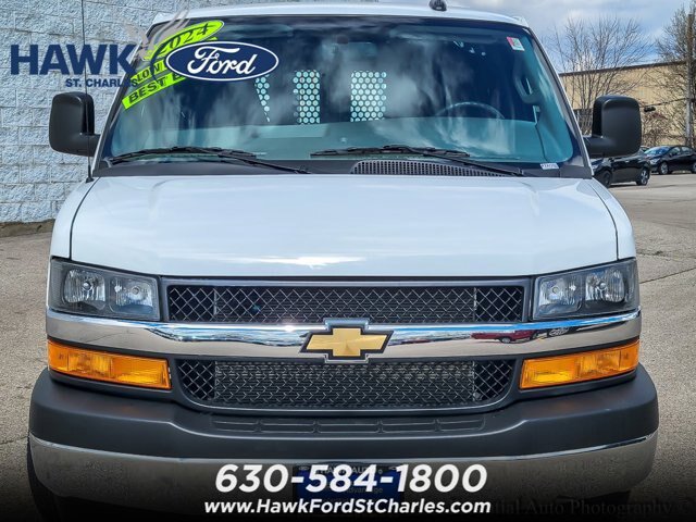 Used 2024 Chevrolet Express 2500 w/ Driver Convenience Package RWD image 4