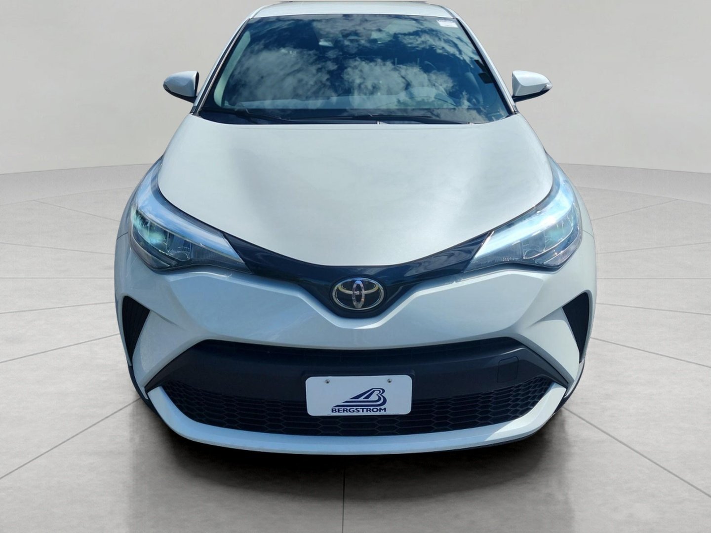 Used 2021 Toyota C-HR XLE FWD image 4