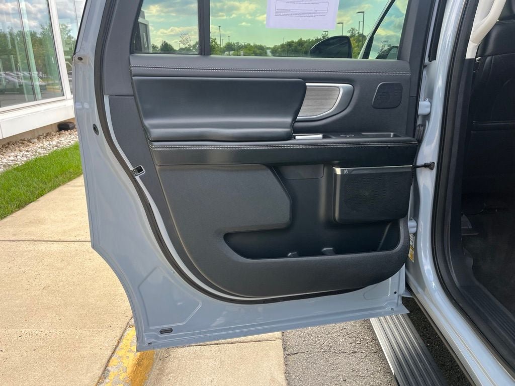 Certified 2025 Ford Expedition Max Platinum w/ Driver's Package AWD/4WD image 22