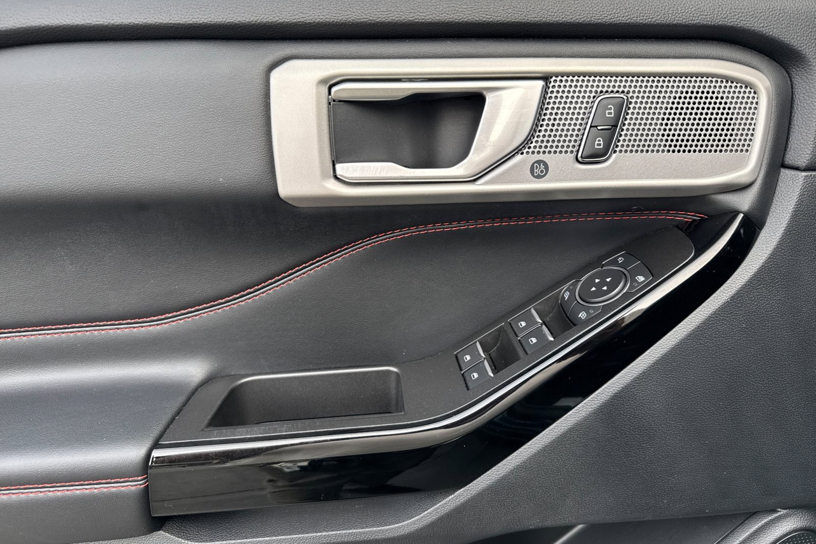 Certified 2022 Ford Explorer ST-Line w/ Class IV Trailer Tow Package image 12