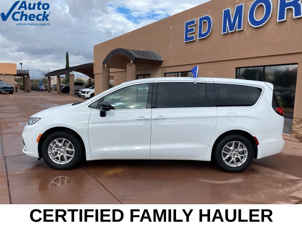 Used 2024 Chrysler Pacifica Touring-L FWD image 5