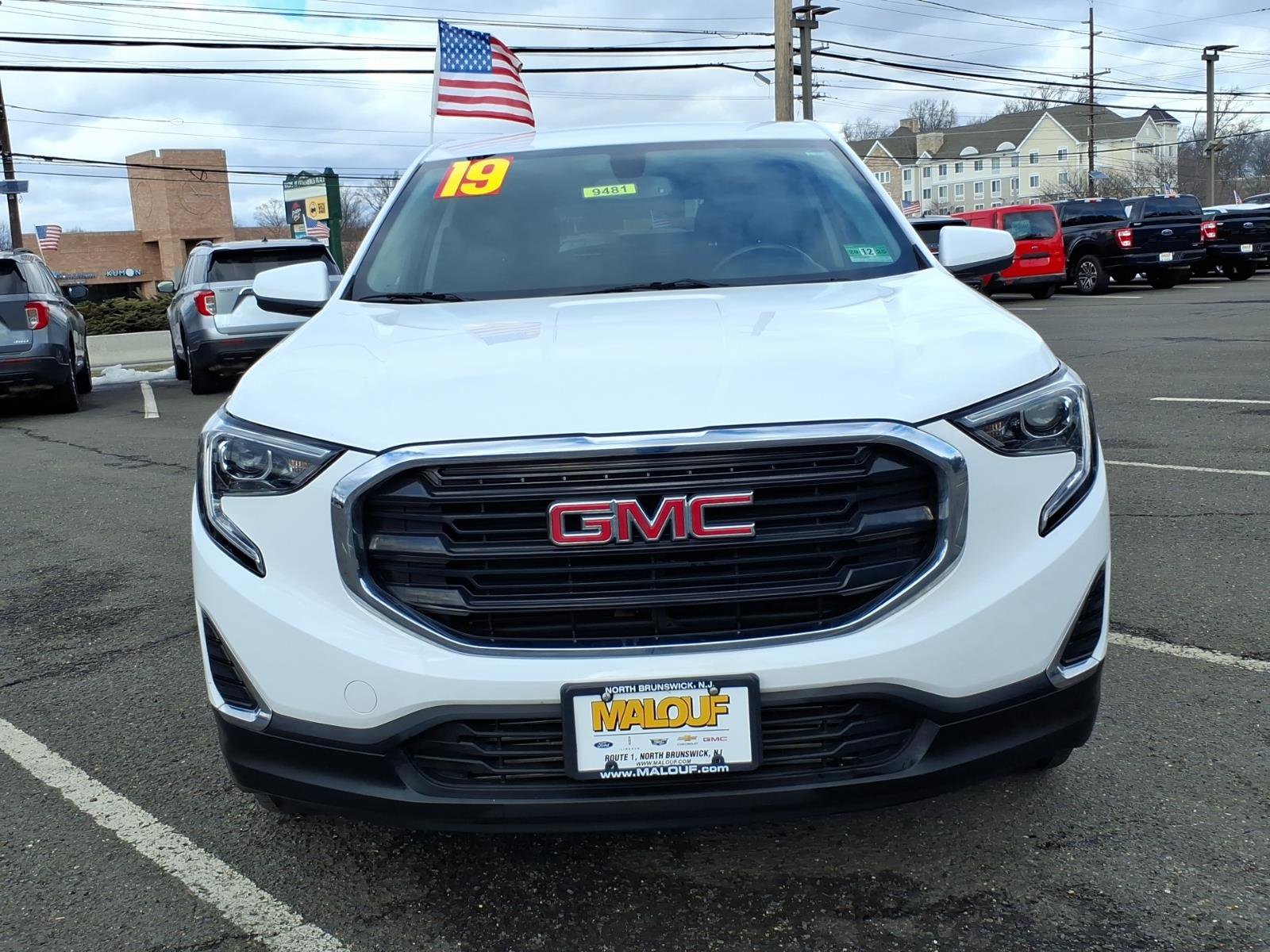 Used 2019 GMC Terrain SLE w/ LPO, Cargo Package image 2