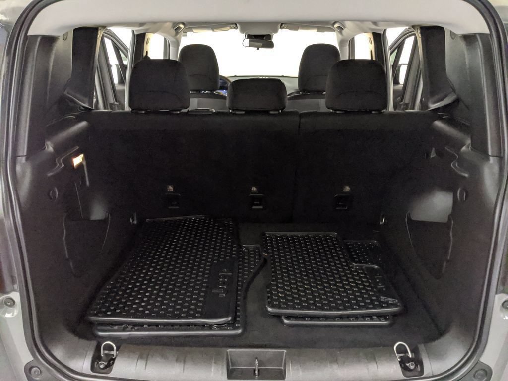 Used 2023 Jeep Renegade Latitude AWD/4WD image 19