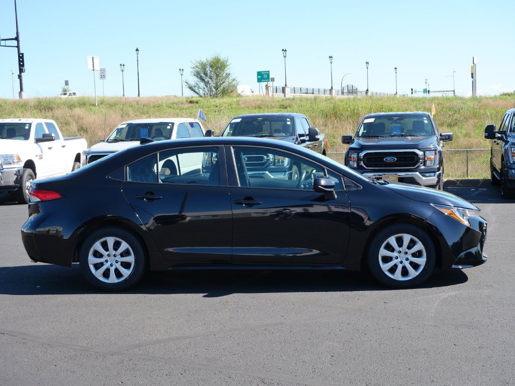 Used 2025 Toyota Corolla LE FWD image 5