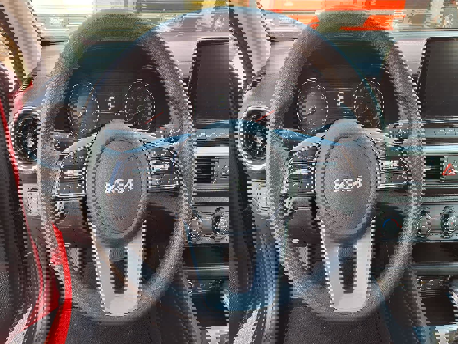 Used 2024 Kia Forte LXS w/ LXS Technology Package image 11