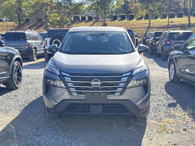 Used 2025 Nissan Rogue SV AWD/4WD image 2