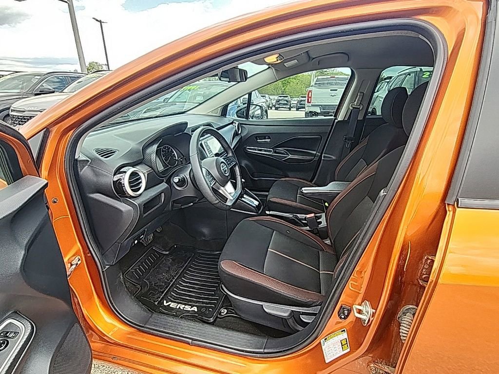 Used 2022 Nissan Versa SR FWD image 9