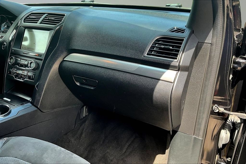 Certified 2018 Ford Explorer XLT w/ Equipment Group 202A FWD image 24