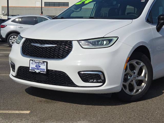 Used 2024 Chrysler Pacifica Limited FWD image 2