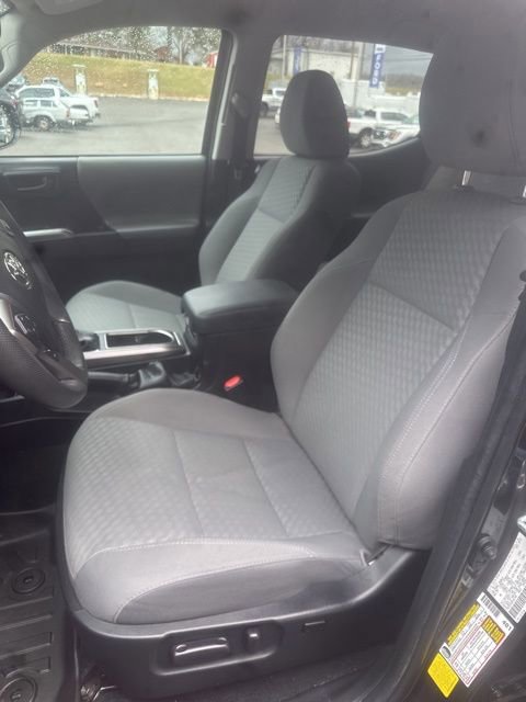 Used 2022 Toyota Tacoma SR5 w/ Technology Package image 10