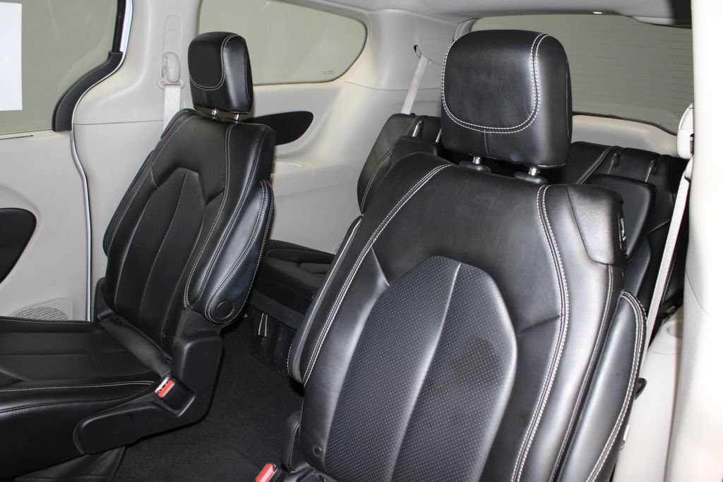 Used 2023 Chrysler Pacifica Touring-L FWD image 22