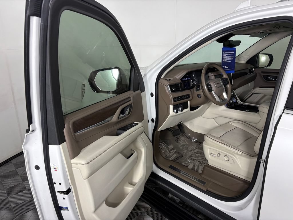 Used 2021 GMC Yukon Denali w/ Denali Premium Package AWD/4WD image 11