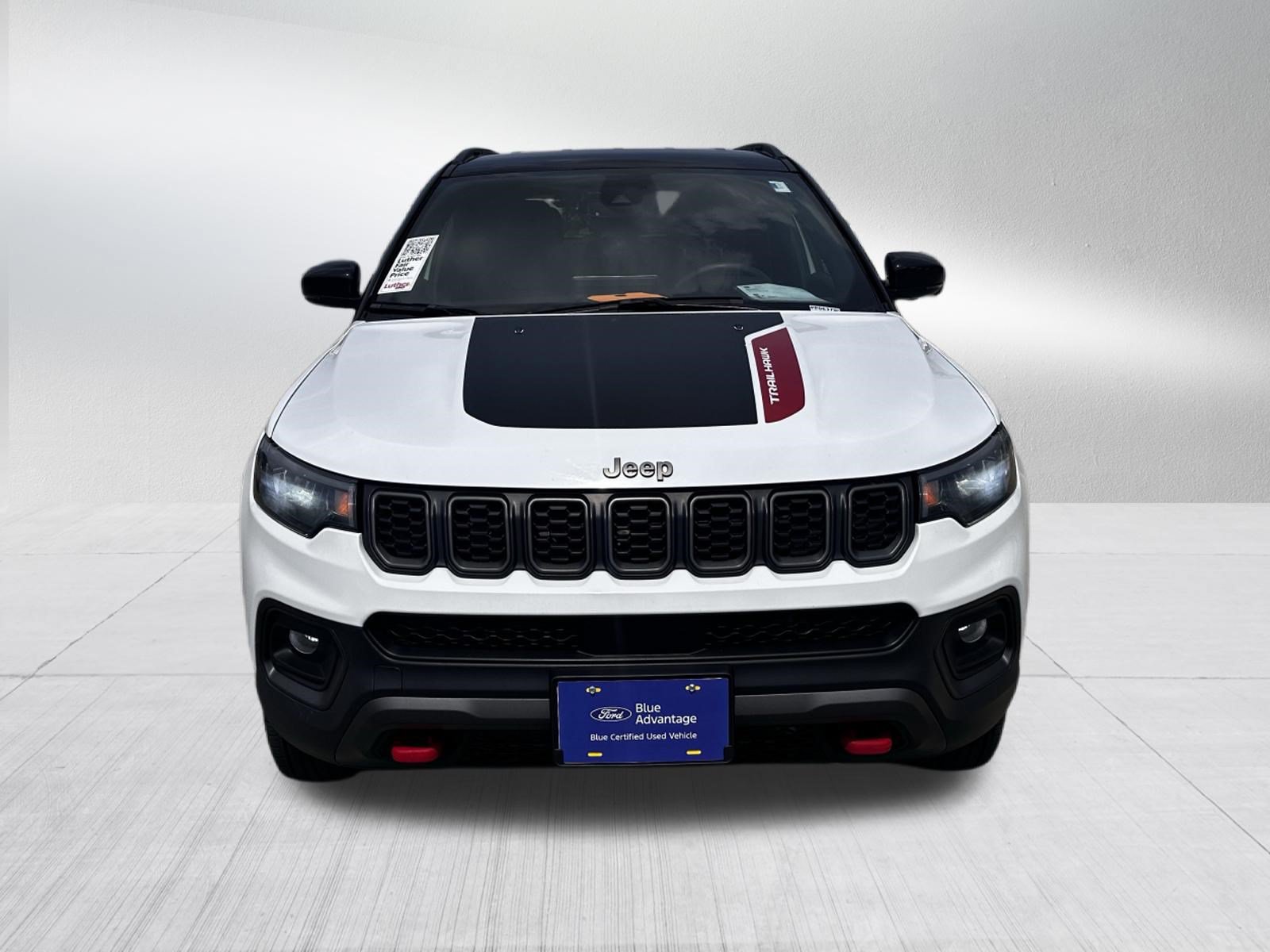 Used 2024 Jeep Compass Trailhawk AWD/4WD image 2