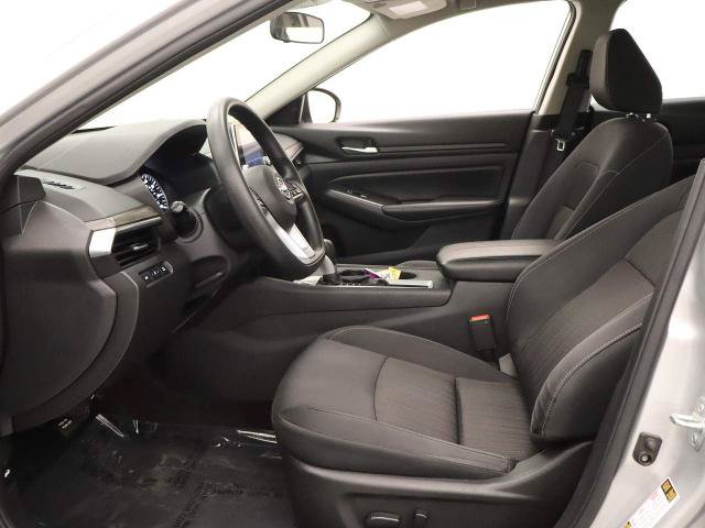 Used 2025 Nissan Altima 2.5 SV FWD image 14