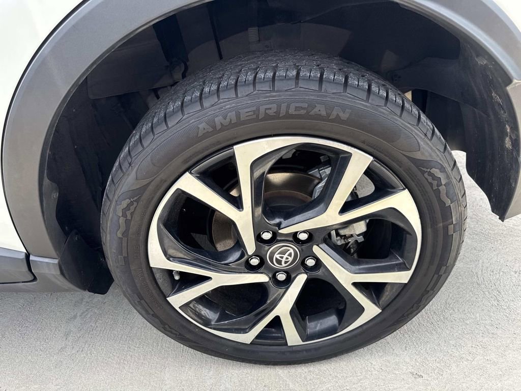 Used 2021 Toyota C-HR XLE FWD image 12